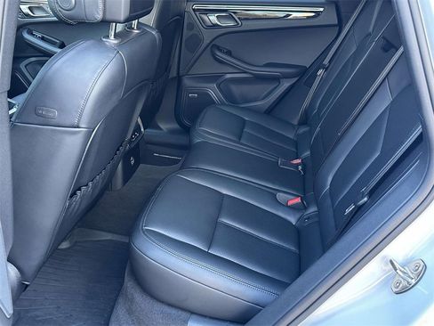 Used 2025 Porsche Macan image 12