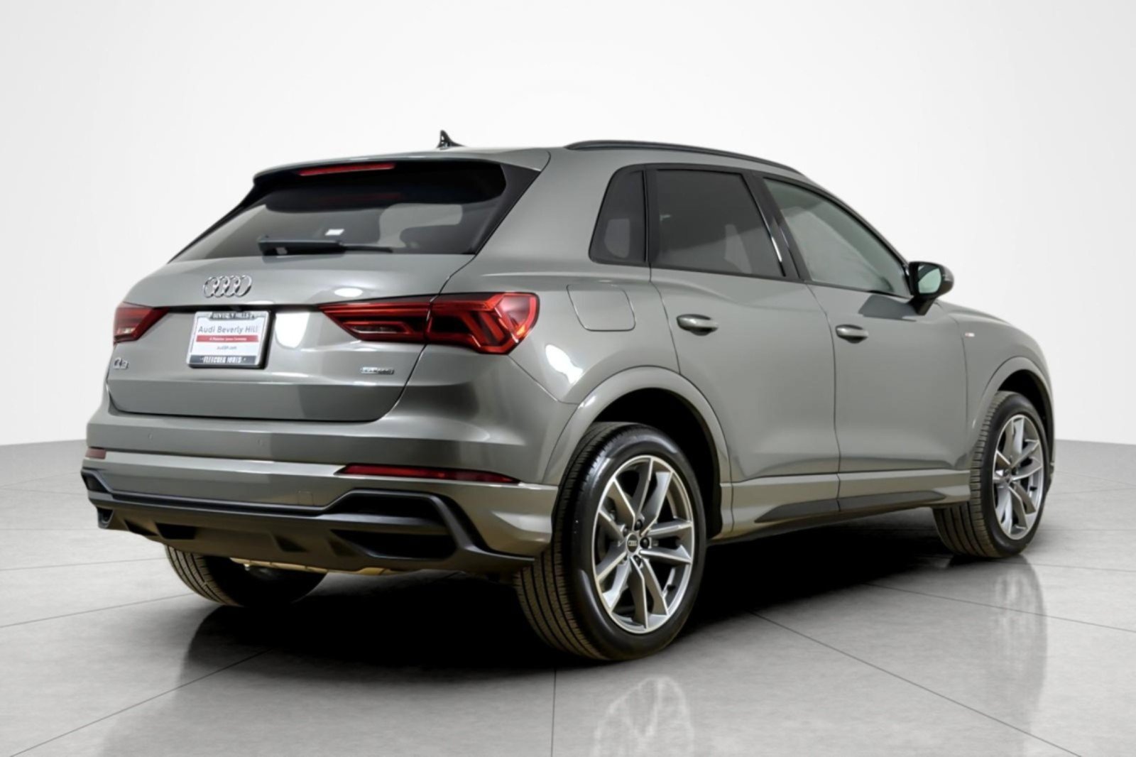 Used 2024 Audi Q3 2.0T Premium w/ Convenience Package AWD/4WD image 5