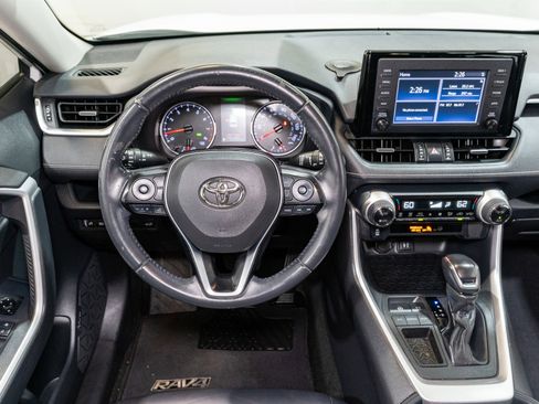 Used 2019 Toyota RAV4 XLE Premium FWD image 10