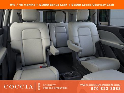 New 2025 Lincoln Aviator AWD image 11