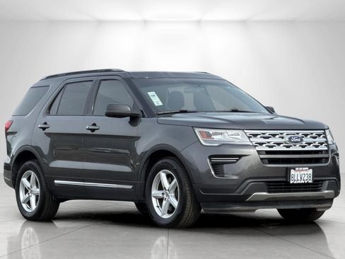 Used 2019 Ford Explorer XLT FWD image 1