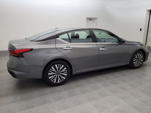 Used 2024 Nissan Altima 2.5 SV FWD image 10