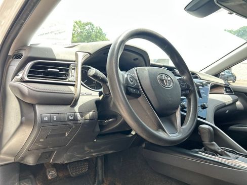 Used 2020 Toyota Camry LE FWD image 10