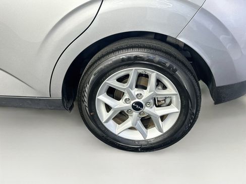 Used 2025 Kia Soul LX w/ LX Technology Package FWD image 11
