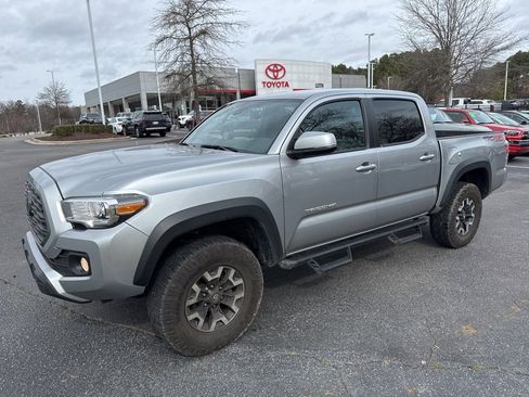 Used 2023 Toyota Tacoma TRD Off-Road image 2