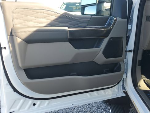 New 2026 Ford F450 Platinum w/ Platinum Plus Package image 16