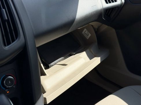 Used 2018 Ford Focus SE FWD image 22