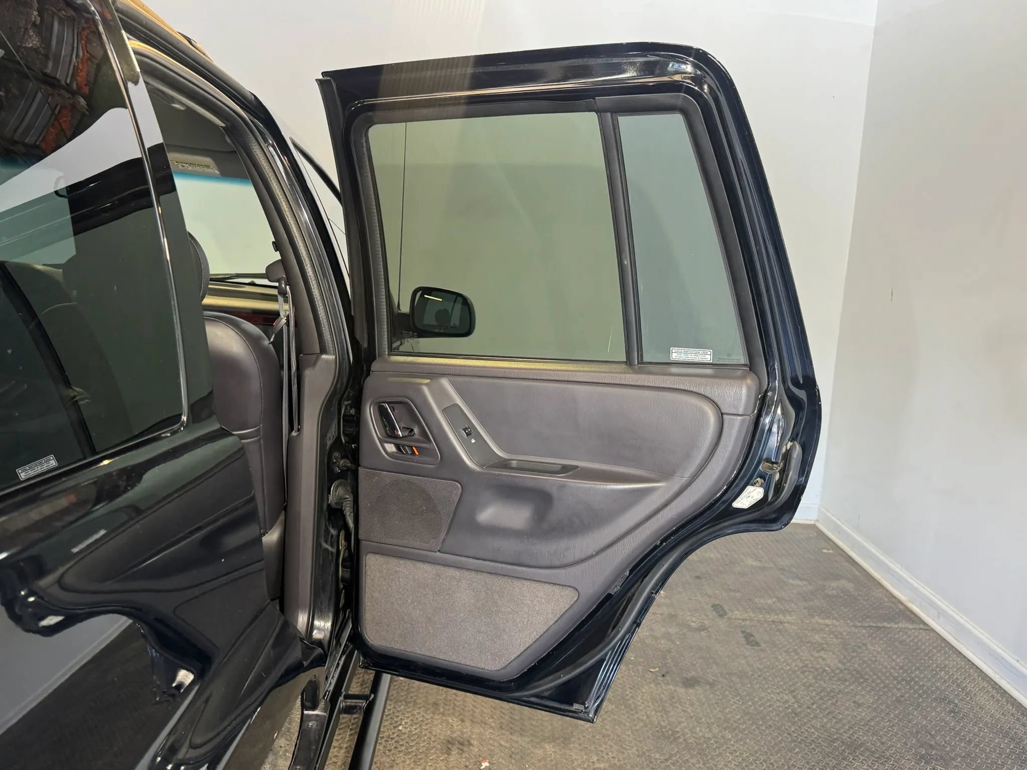 Used 2000 Jeep Grand Cherokee Laredo AWD/4WD image 25