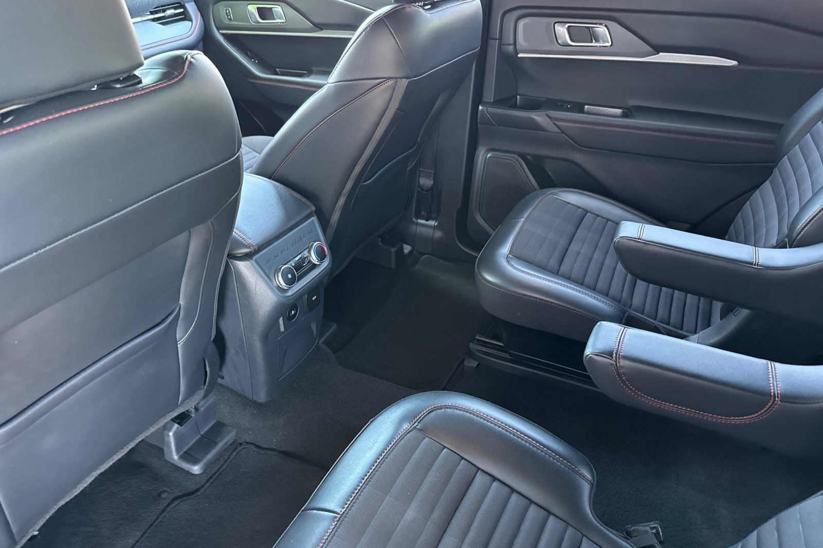 Certified 2025 Ford Explorer ST-Line AWD/4WD image 14