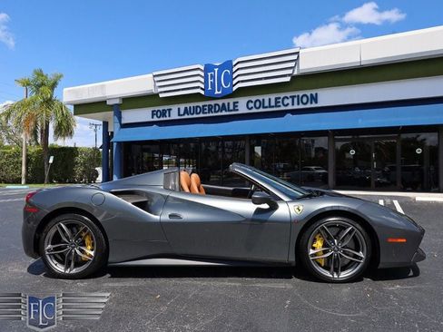 Used 2017 Ferrari 488 Spider RWD image 2