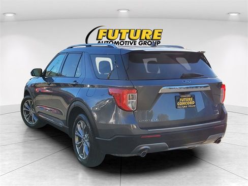 Certified 2022 Ford Explorer Limited w/ Equipment Group 301A image 8
