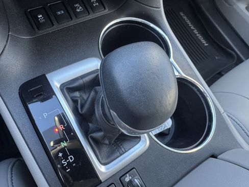 Certified 2018 Toyota Highlander XLE image 29