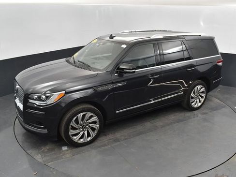 Used 2023 Lincoln Navigator Reserve AWD/4WD image 32