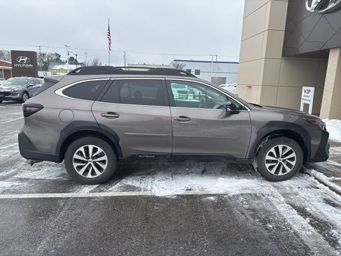 Used 2023 Subaru Outback Premium image 17