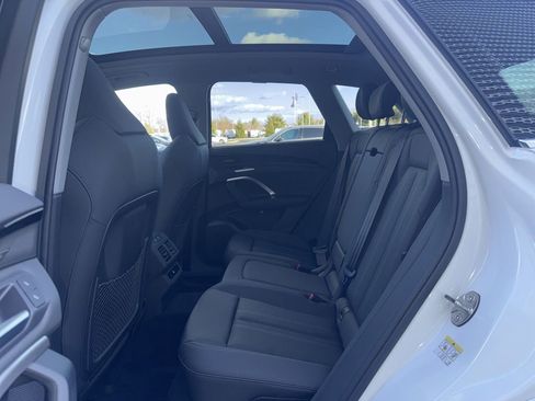New 2025 Audi Q5 Prestige image 18