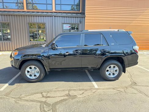 Used 2021 Toyota 4Runner SR5 AWD/4WD image 2