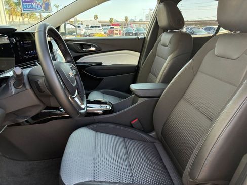 Used 2025 Chevrolet Trax LT w/ LT Convenience Package image 25