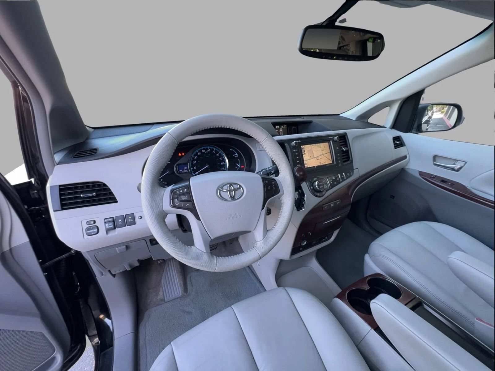 Used 2011 Toyota Sienna XLE w/ Premium Pkg FWD image 15