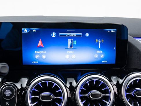 Used 2025 Mercedes-Benz GLA 250 4MATIC w/ Exclusive Package image 28