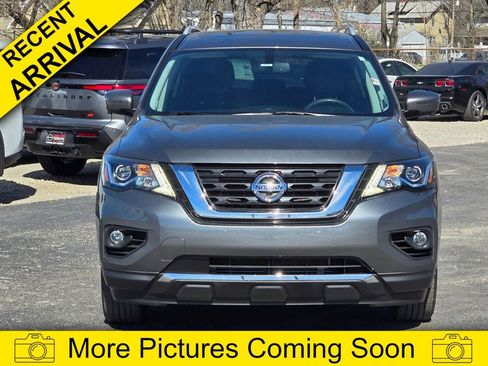 Used 2019 Nissan Pathfinder Platinum image 2