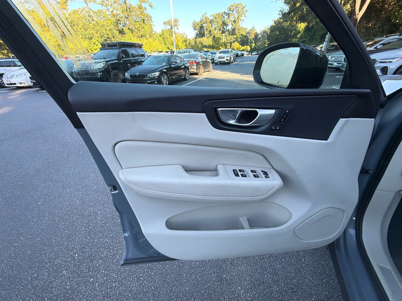 Certified 2024 Volvo XC60 B5 Plus w/ Protection Package AWD/4WD image 23