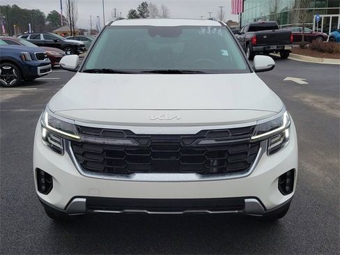 Used 2024 Kia Seltos SX w/ SX Sunroof Package image 2
