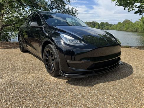 Used 2021 Tesla Model Y 2WD image 1