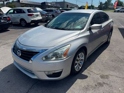 Used 2014 Nissan Altima 2.5 S w/ Display Audio Package FWD image 9