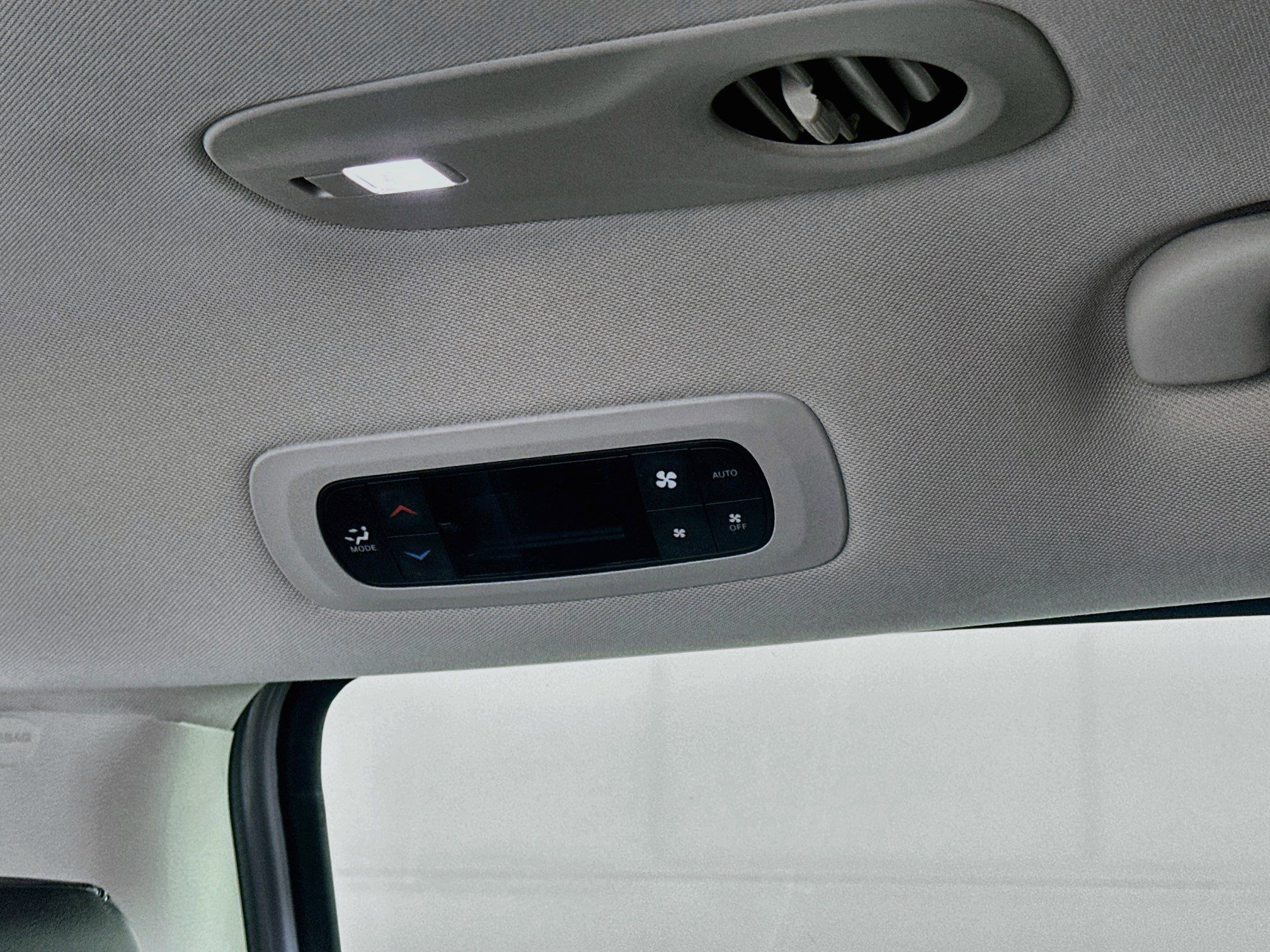 Used 2024 Chrysler Pacifica Limited FWD image 27