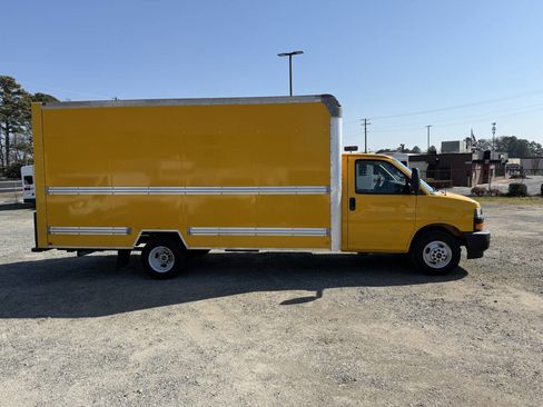 Used 2021 GMC Savana 3500 Extended w/ Power Convenience Package image 5