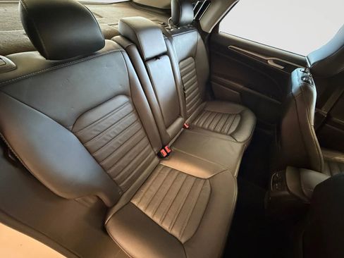 Used 2016 Ford Fusion SE w/ Equipment Group 202A image 16