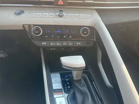 Used 2023 Hyundai Elantra Limited w/ Cargo Package image 13