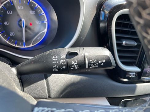 Used 2022 Chrysler Pacifica Touring-L FWD image 16