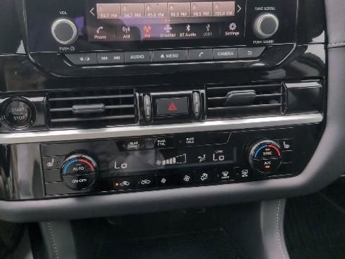 Certified 2025 Nissan Pathfinder SV FWD image 13