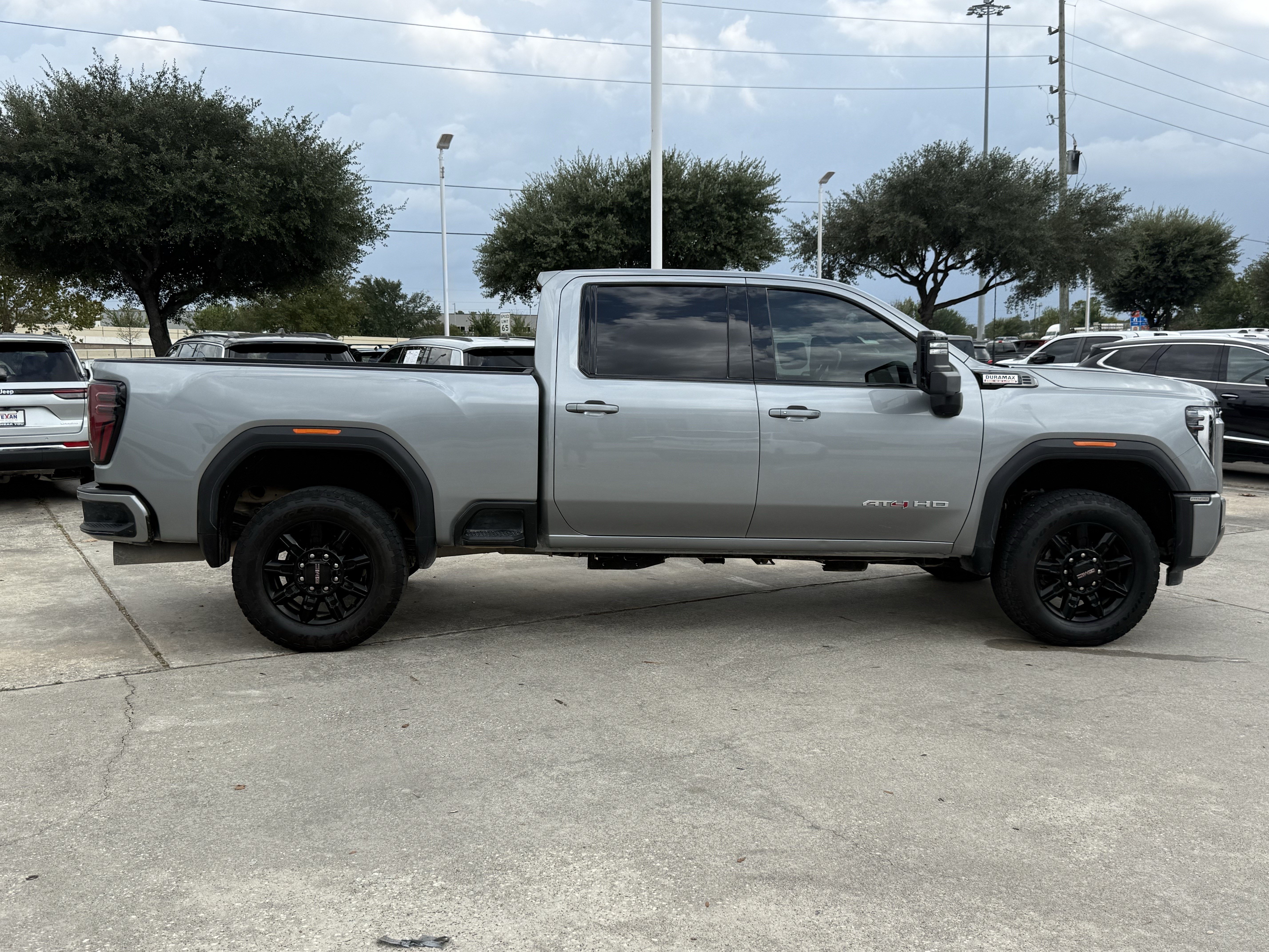 Used 2026 GMC Sierra 2500 AT4 AWD/4WD image 3