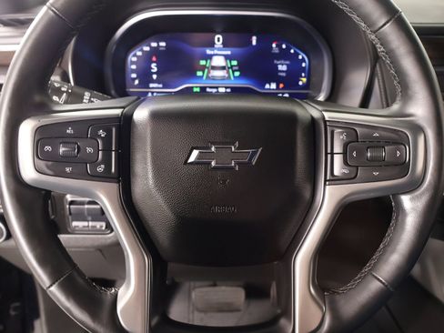 Used 2023 Chevrolet Suburban Z71 w/ Z71 Off-Road Package AWD/4WD image 3