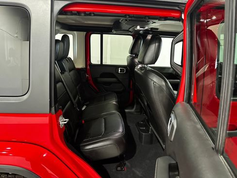 Used 2022 Jeep Wrangler Unlimited Sahara w/ Dual Top Group AWD/4WD image 23