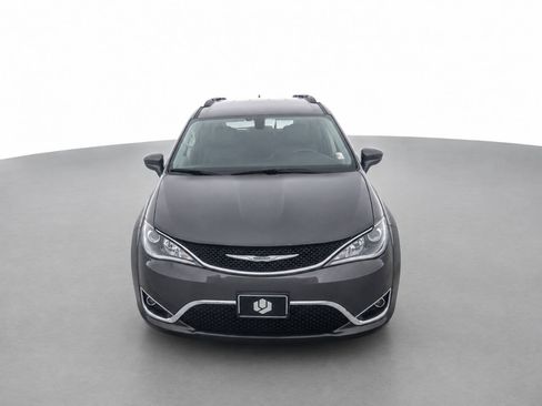 Used 2018 Chrysler Pacifica Touring-L w/ Premium Audio Group FWD image 2