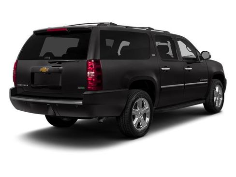 Used 2014 Chevrolet Suburban LS image 2