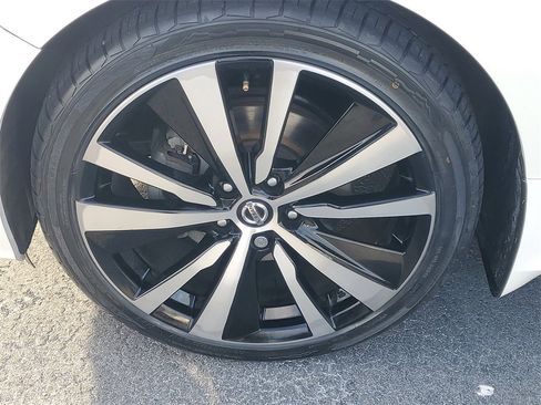 Used 2020 Nissan Altima 2.5 SR w/ Premium Package image 5