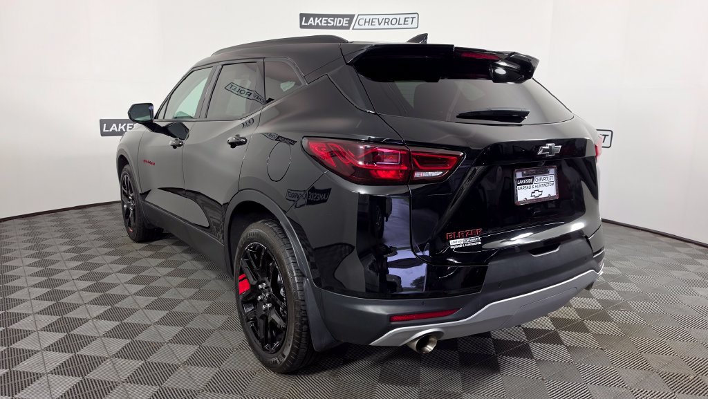 Used 2025 Chevrolet Blazer LT w/ Redline Edition FWD image 4