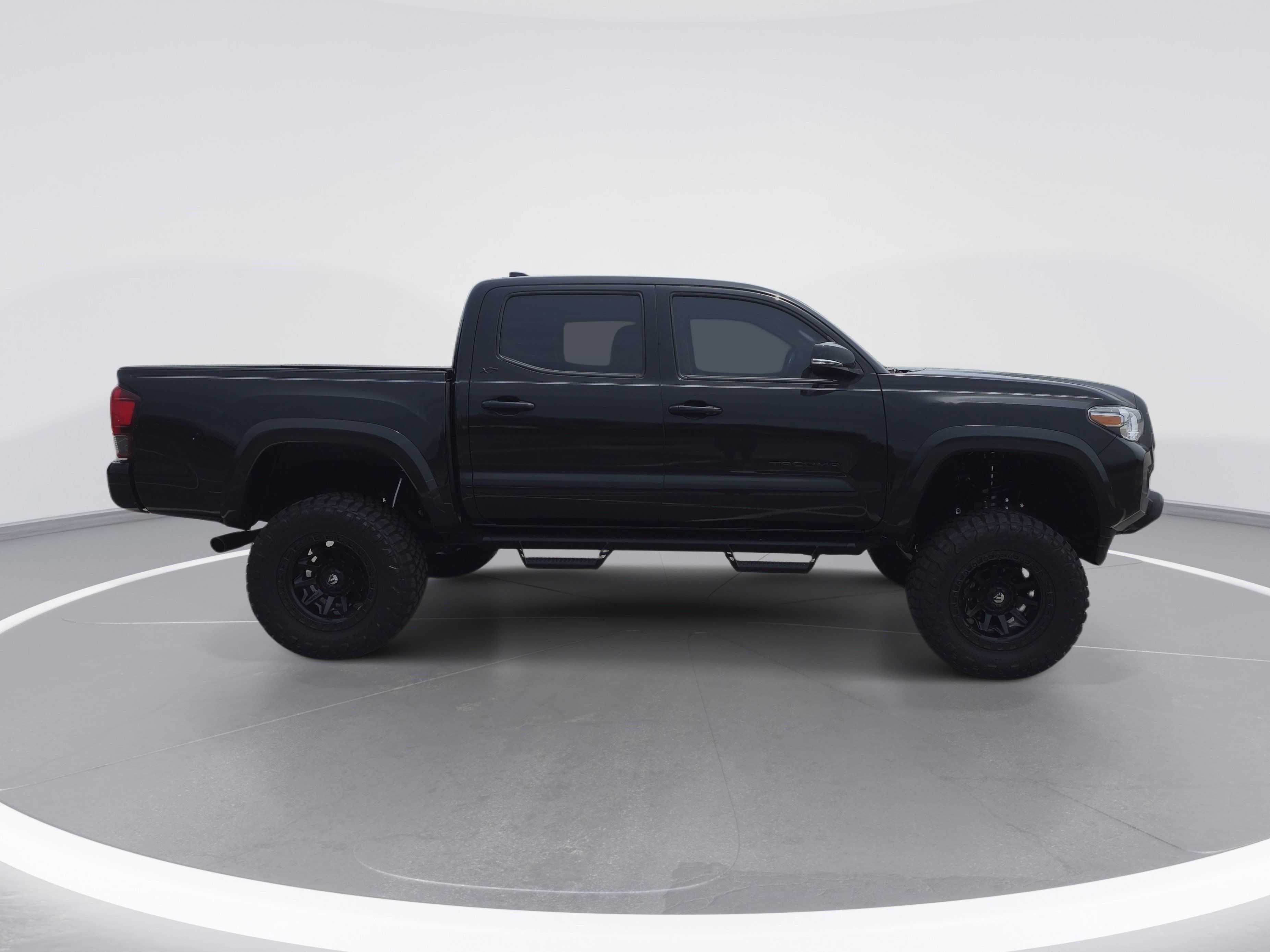 Used 2023 Toyota Tacoma SR5 w/ Technology Package AWD/4WD image 2