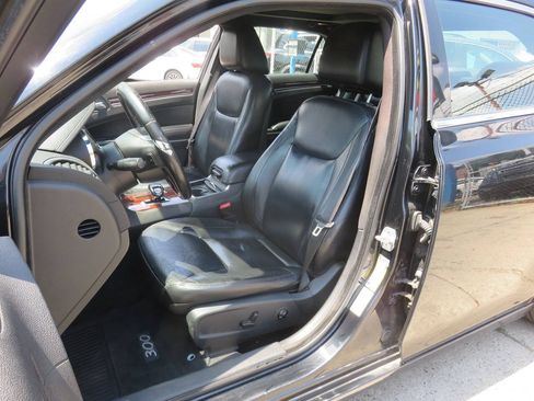 Used 2012 Chrysler 300 Limited RWD image 10