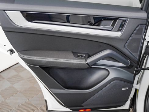 Certified 2025 Porsche Cayenne AWD/4WD image 27