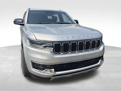 Used 2024 Jeep Wagoneer L Series II w/ Flexible Seating Group AWD/4WD image 4