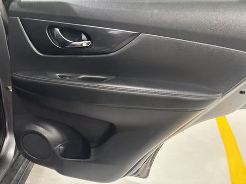 Used 2017 Nissan Rogue S image 30