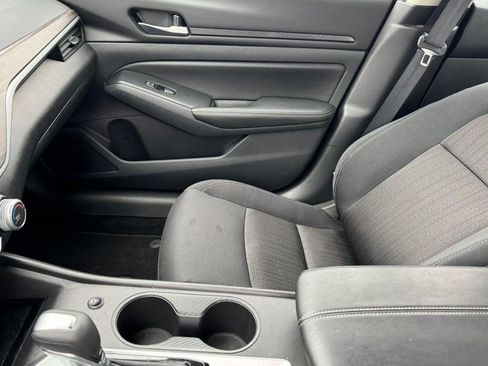 Used 2025 Nissan Altima 2.5 SV image 13