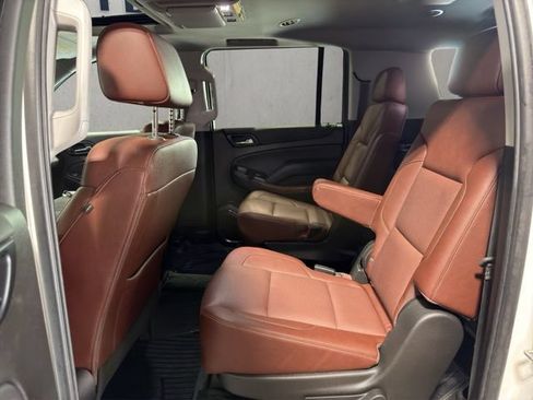 Used 2019 Chevrolet Suburban Premier w/ Premier Plus Edition AWD/4WD image 8