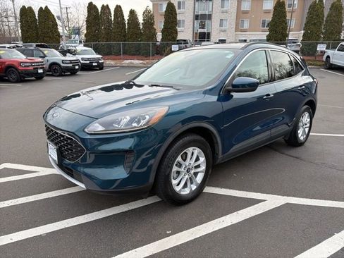 Used 2020 Ford Escape SE image 3