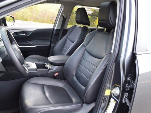 Used 2022 Toyota RAV4 XLE Premium image 13